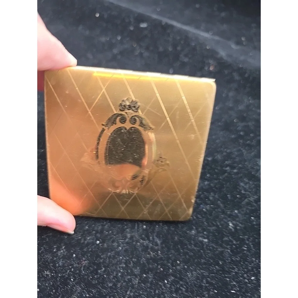 Vtg 1950s Elgin American Gold Tone Powder Compact Etched Top Case Square Brass
